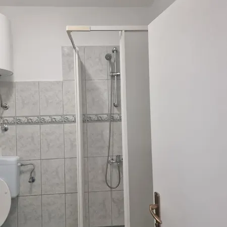 Apartmani Alen Dinjiska Exterior photo