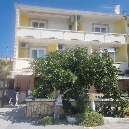 Apartmani Alen Dinjiska Exterior photo